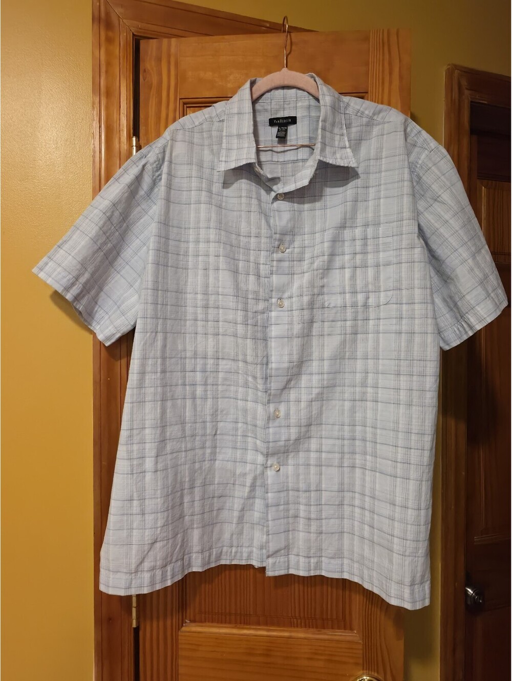 Van Heusen Men's Button Down Shirt Size XL 17-17 1/2 Short Sleeve